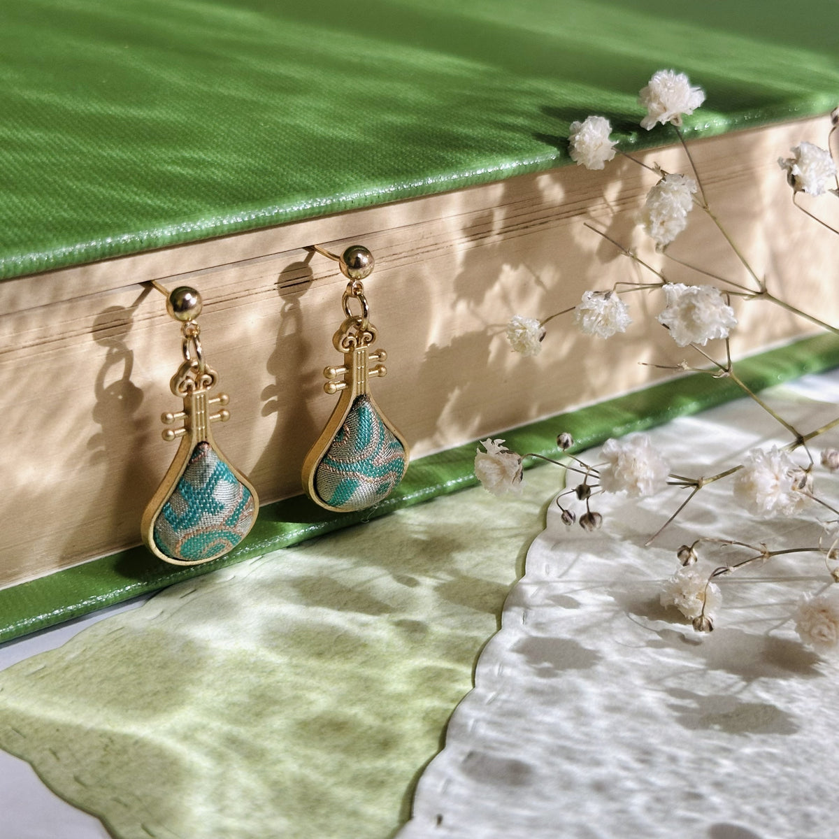 Azure Pipa-shaped Earrings