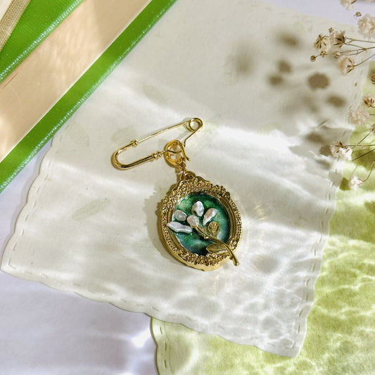 2-in-1 Vintage Pearl Bouquet  in Frame Brooch