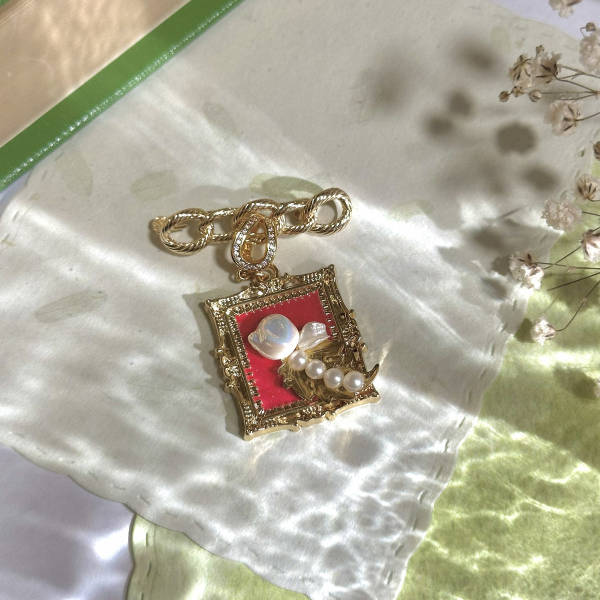2-in-1 Vintage Abstract Pearl in Frame Brooch
