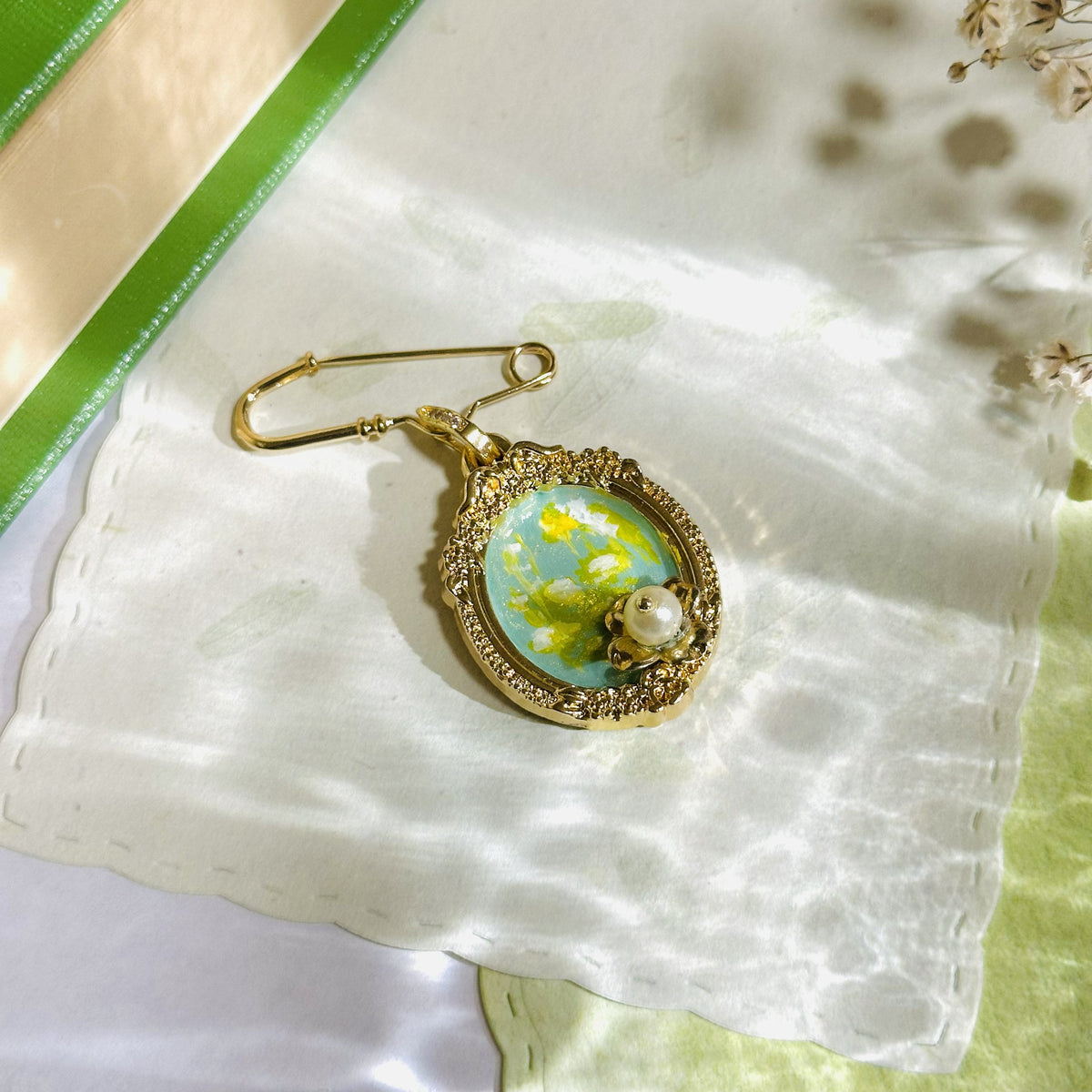 2-in-1 Vintage Impressionist Bloom in Frame Brooch